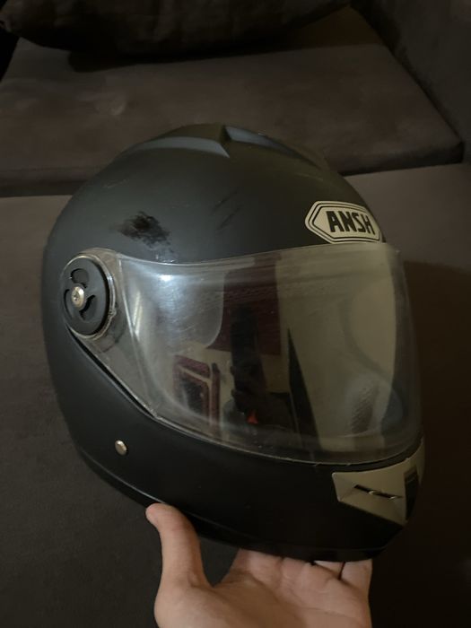 Мотошлем черный.