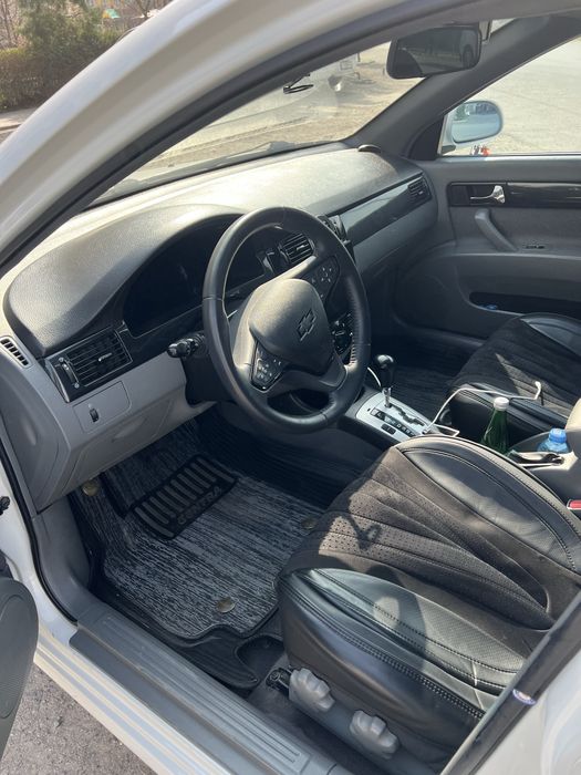 avtomobil chevrolet Lasseti