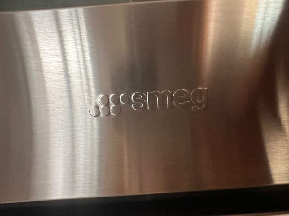 Продается духовка Smeg