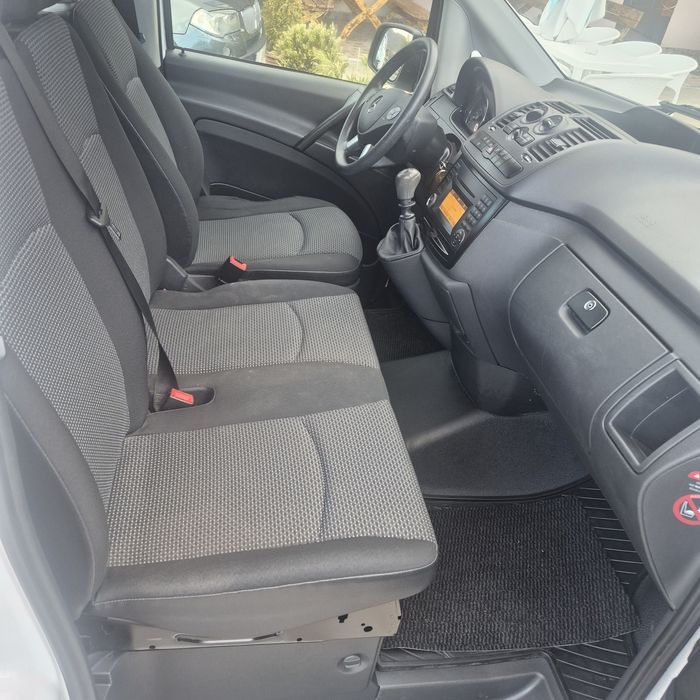 Vand mercedes vito 2.2 tdi.6+1 trepte.9 locuri.160 cp.klima .top