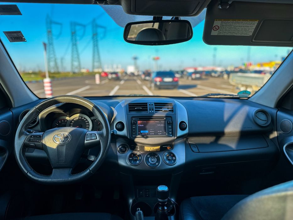 Toyota RAV4, 2012, 2.2 diesel, cutie manuală