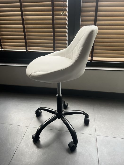 Стол на колелца Soho /bb/-24м гаранция и безплатна до офис