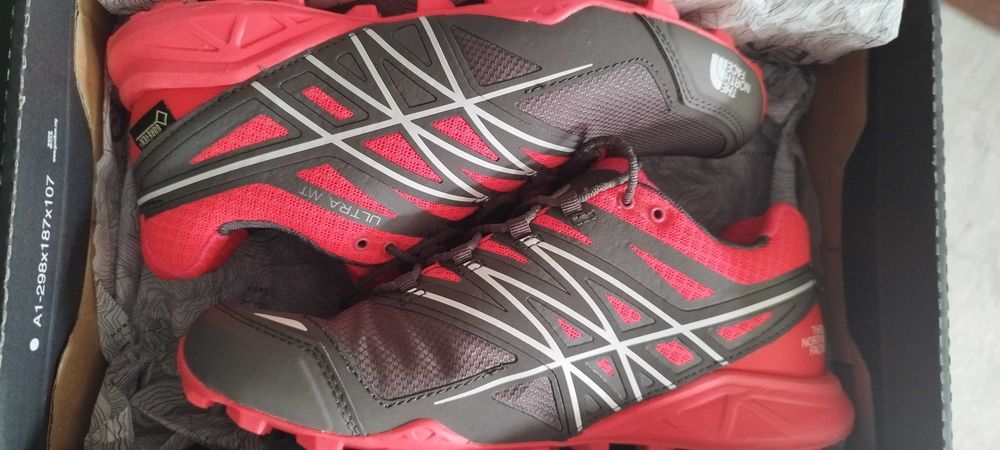 Нови дамски маратонки North Face