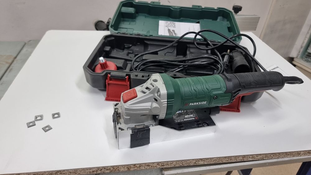 Masina slefuit, rindea indepartat vopsea