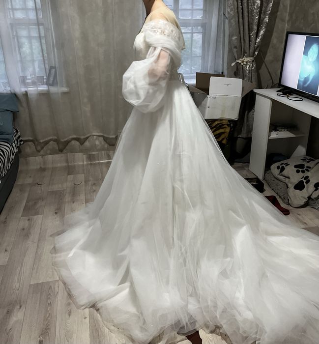 Свадебное платье со шлейфом