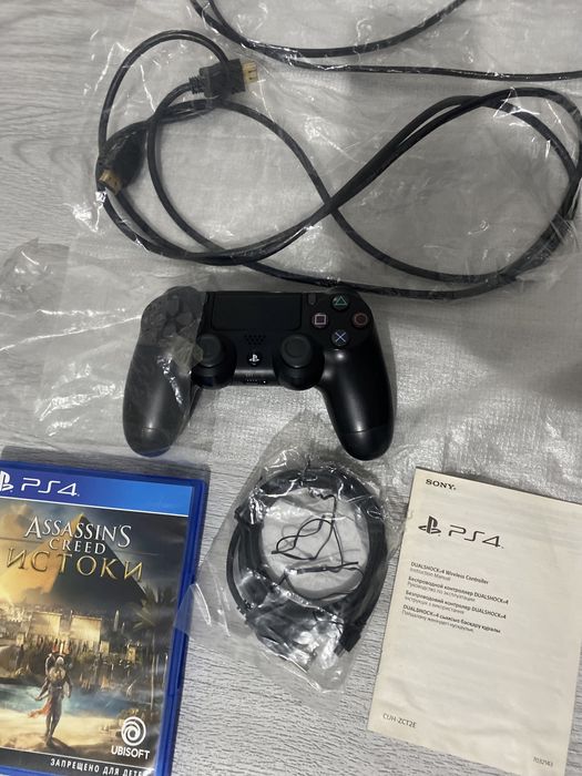 Продам playstation 4 slim 1тб новая