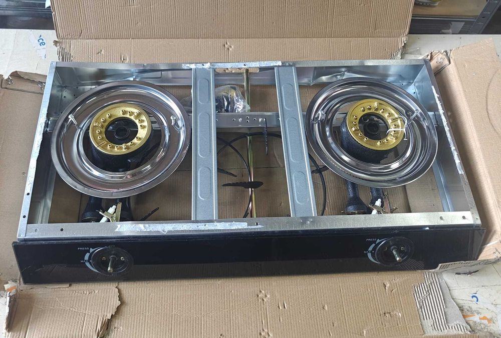 Plita 2 arzatoare, perfect functionare, lipsa sticla partea superioara