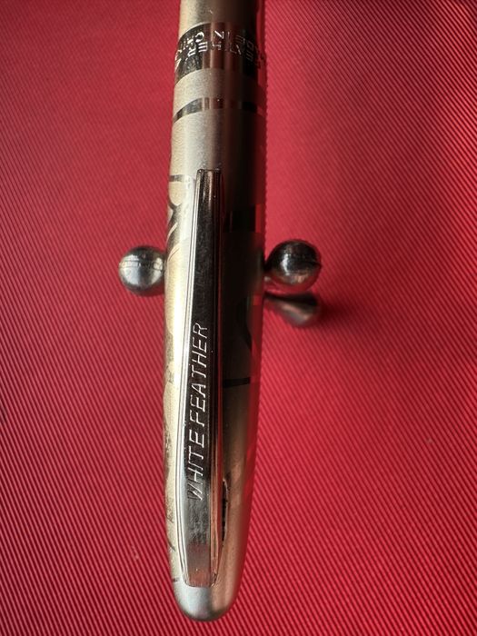 Stilou chinezesc white Feather NOS