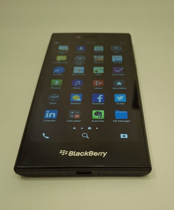 Blackberry Leap, Черен, зарядно, слушалки