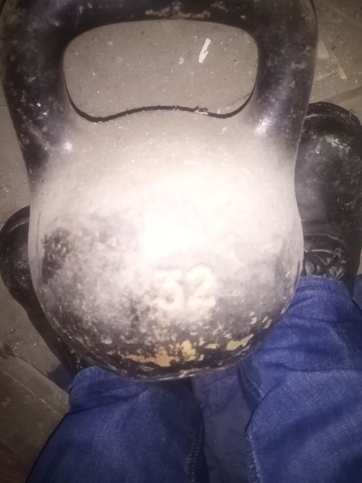 Продаю гирю  32кг.