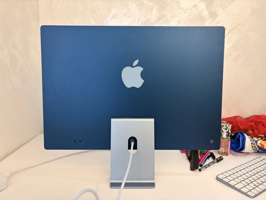 Apple iMac 24" (Blue, M1 Chip)