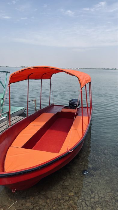 Катер с матором новый.