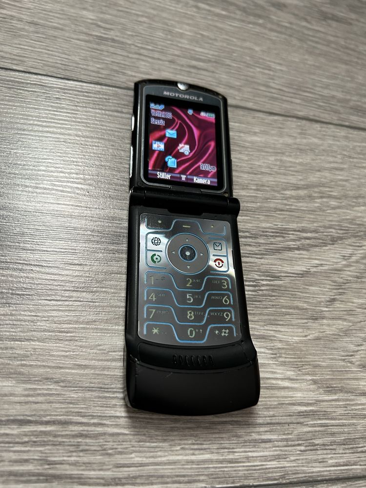Моторола v3 Motorola V3 гр. Силистра Митница • OLX.bg