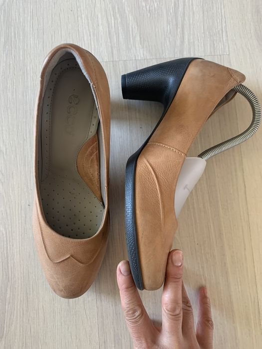 Vand pantofi Ecco(38) din piele.
