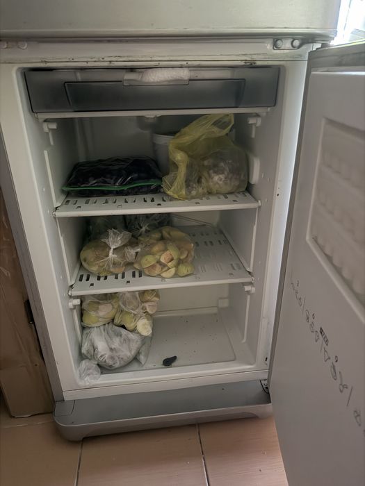 Продам холодильник ARISTON 2х камерный