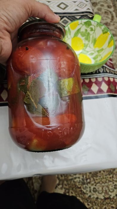 Банки соленья, томатный сок, соленые огурцы