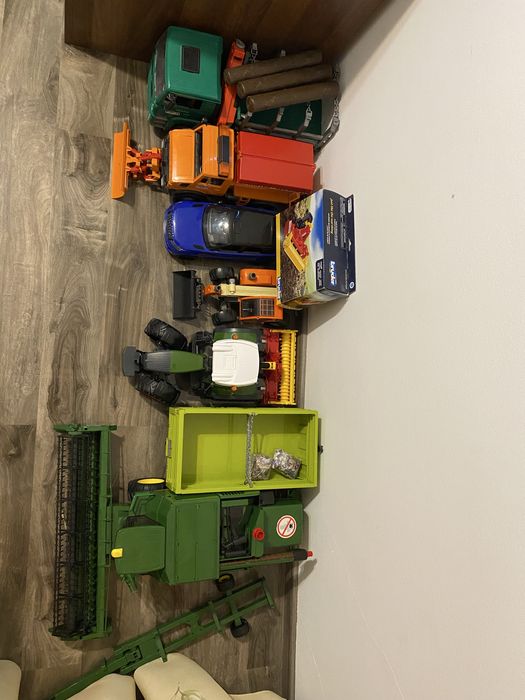 Tractoare si accesorii bruder