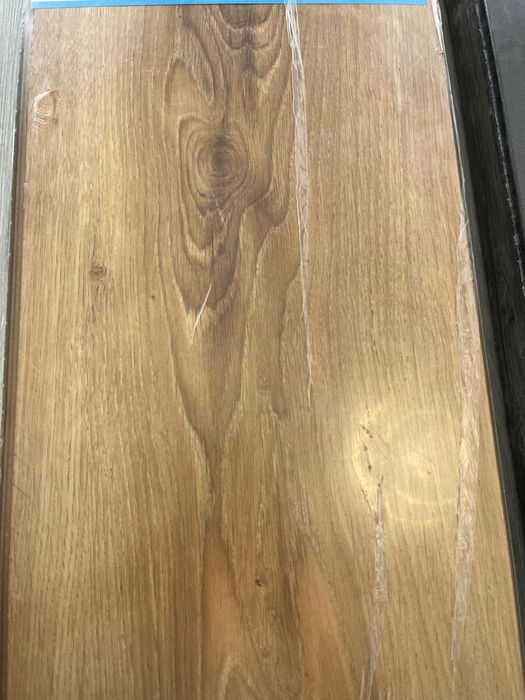 Vând 4 baxuri parchet laminat 10 mm Coletta oak + 4 baxuri polistiren