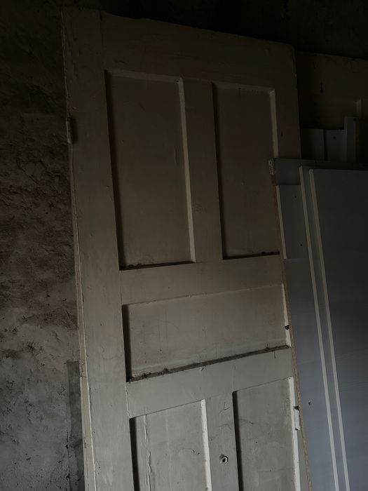 Двери белые продам 2шт