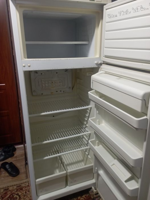 Atlant xolodilnik sotiladi.