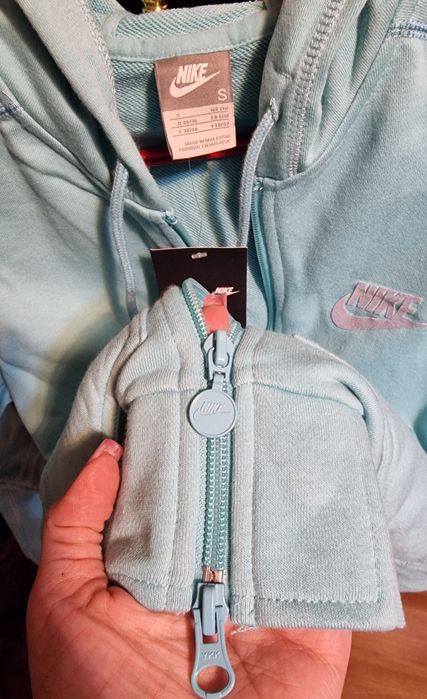 Оригинален суитшърт Nike с етикет