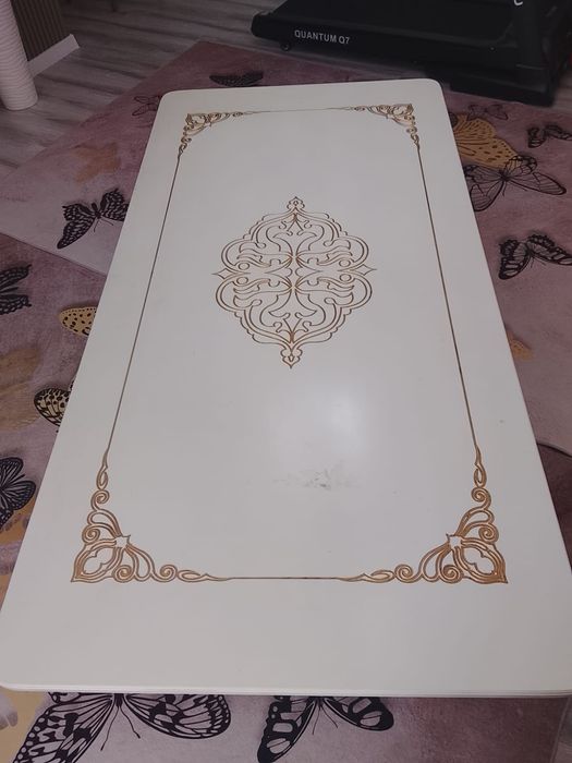 стол прочный новый