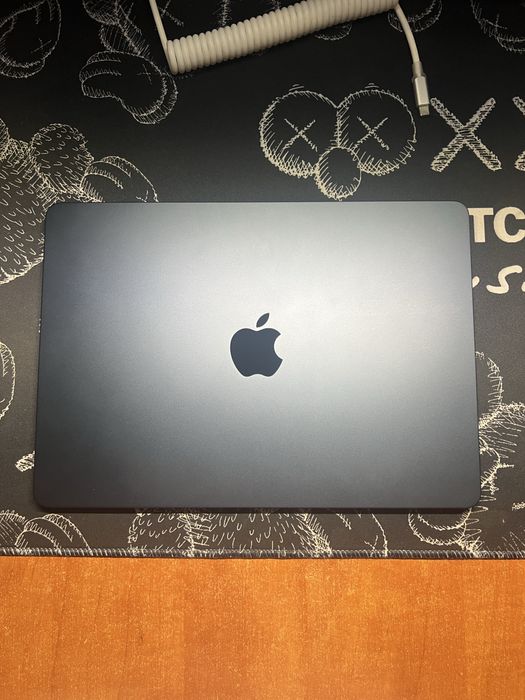 MacBook Air M2 | 8GB RAM | 256GB SSD | Space Gray | Cutie & Accesorii