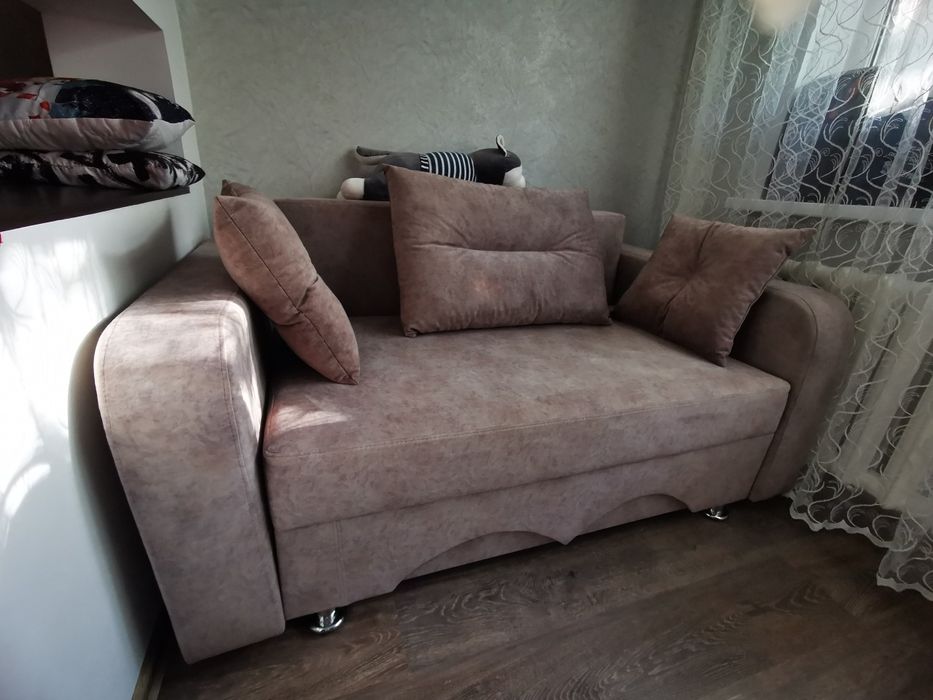 Диван двухместный