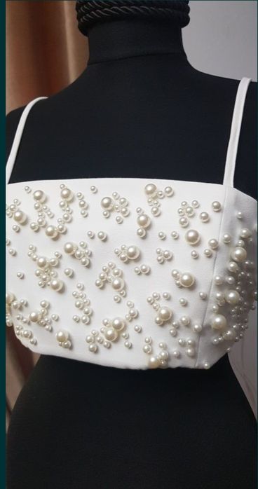 Bluza cu broderie din perle