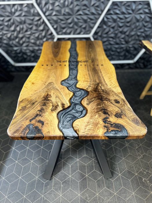 Трапезна маса от естествено дърво