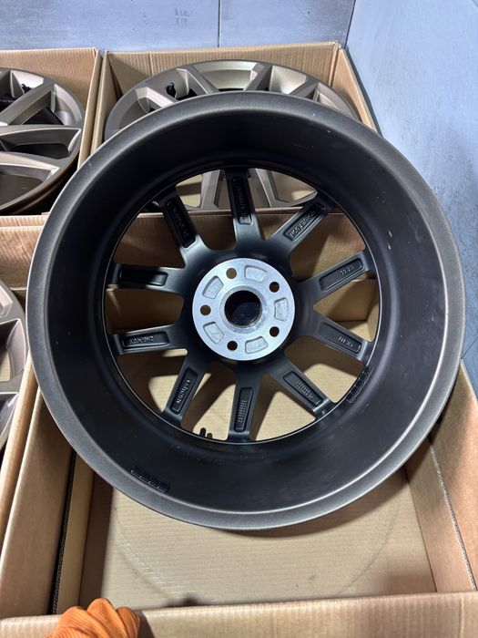Jante Borbet Bronze Matt VW Passat B8 Skoda Superb Seat Audi Demo R18
