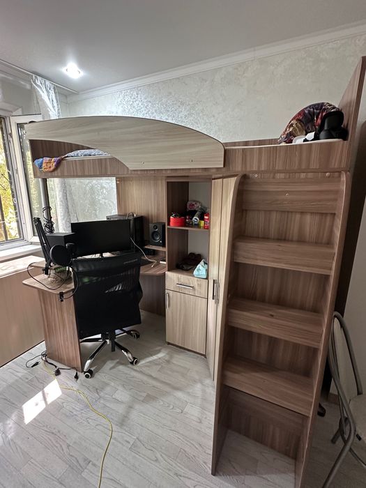 Шкаф стол кровать  200х90