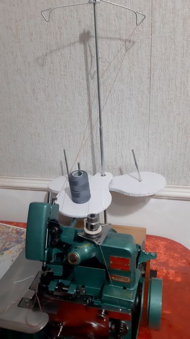 Yangi overlok sotiladi