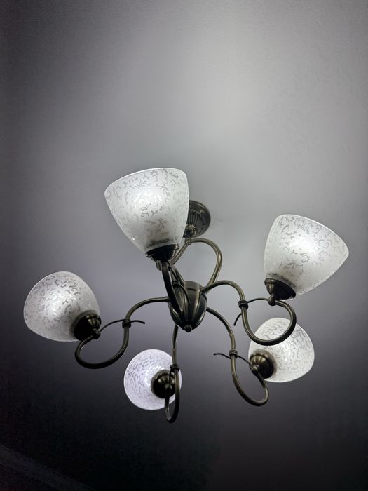 Продам люстру, самовывоз