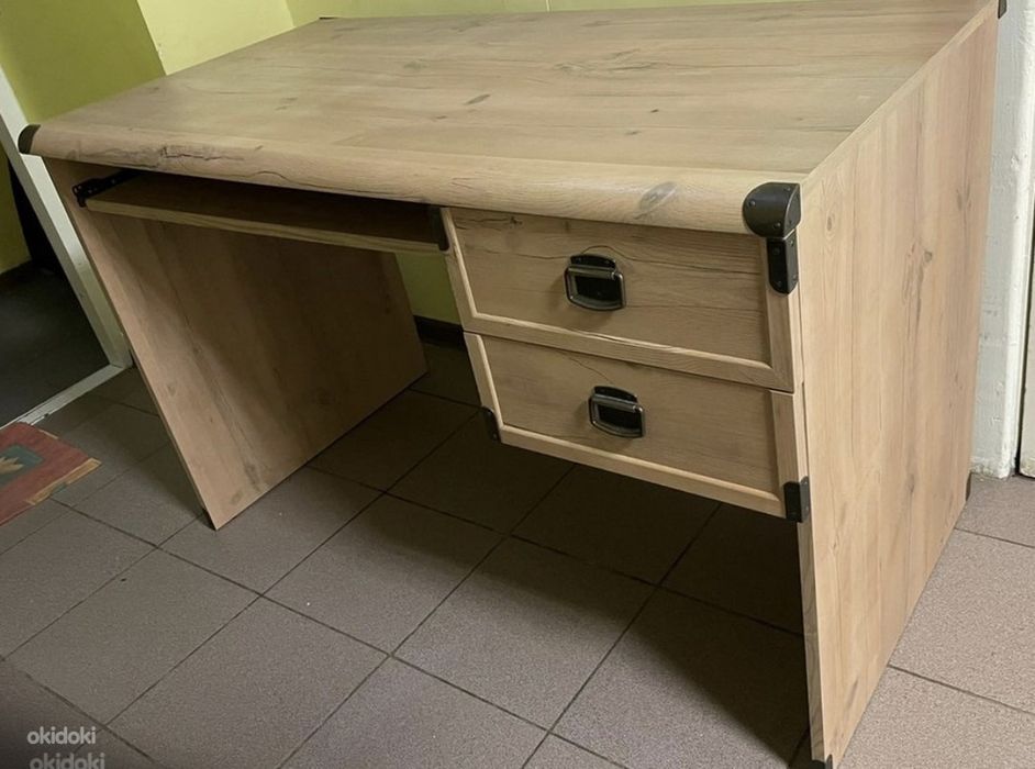 Продам компьютерный стол