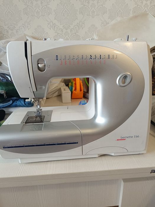 Продам швейную машину Bernette E66