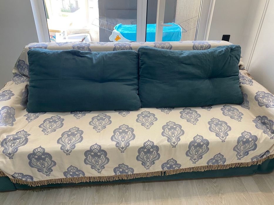 Диван практически новый