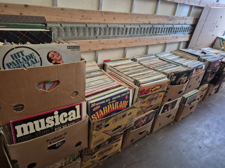 Vând lot 2000lp Discuri Vinil colectie muzica usoara mixta straina