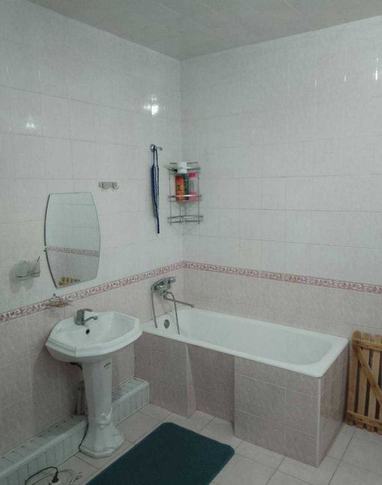 B Ойбек 3в4/7/9  Cpoчно Банковская 153м2