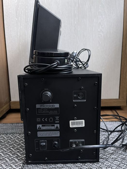 Сабвуфер и колонки microlab-m200