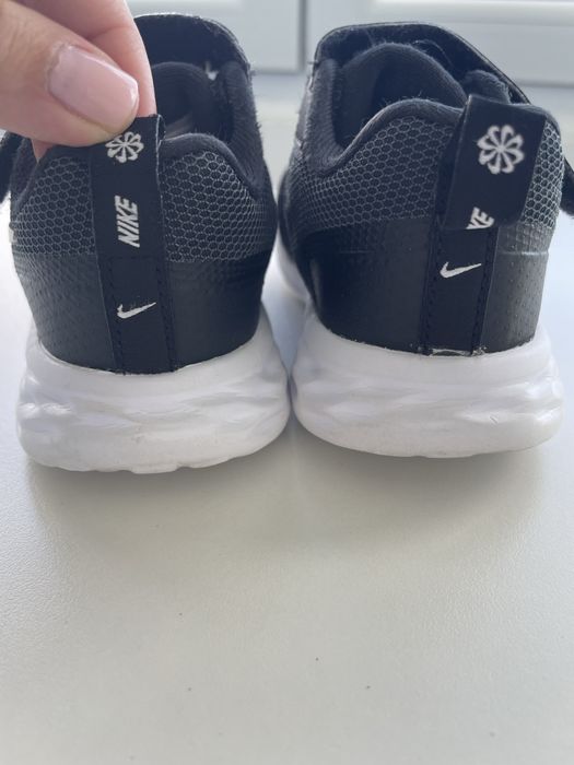 Маратонки nike 27 номер