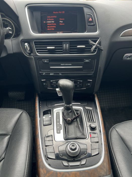 Audi Q5 S-line arata impecabil