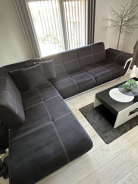 Ъглов диван с повдигащ механизъм и холна маса  ( като нови)