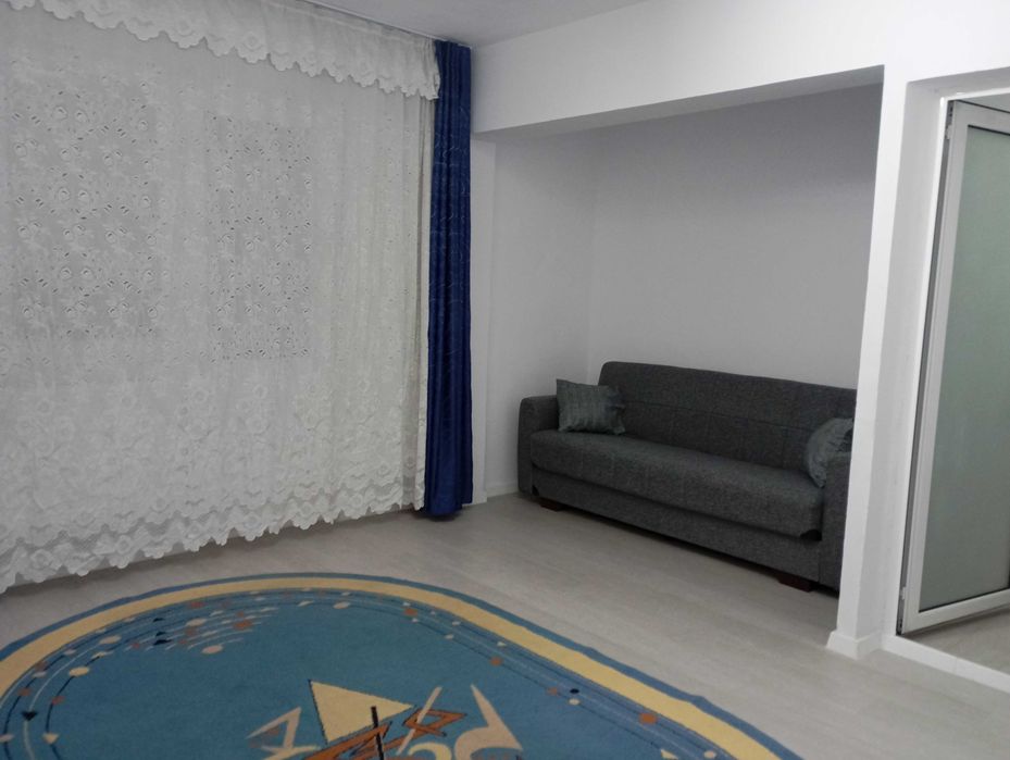 Închiriez apartament cu 2 camere decomandat M20