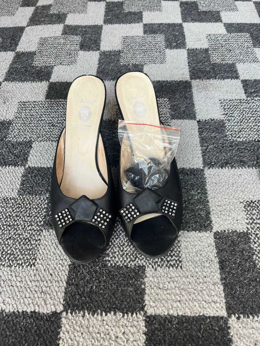 Женские босоножки