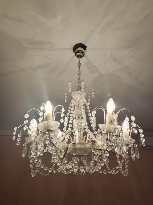 Продаётся хрустальная люстра