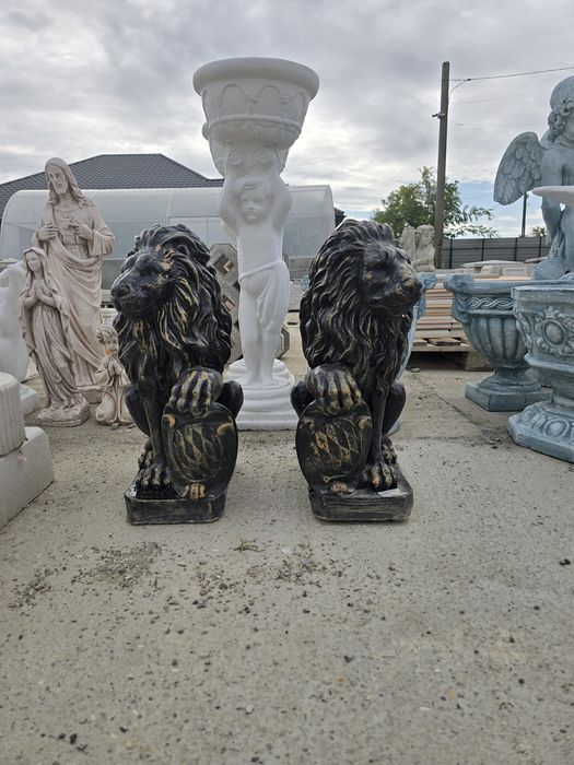 Vultur din beton/ornamente stalpi gard