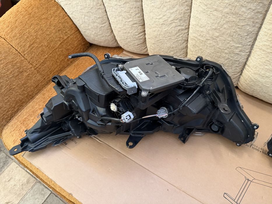Faruri, Far stanga / Far dreapta Toyota Rav 4 2018-2023