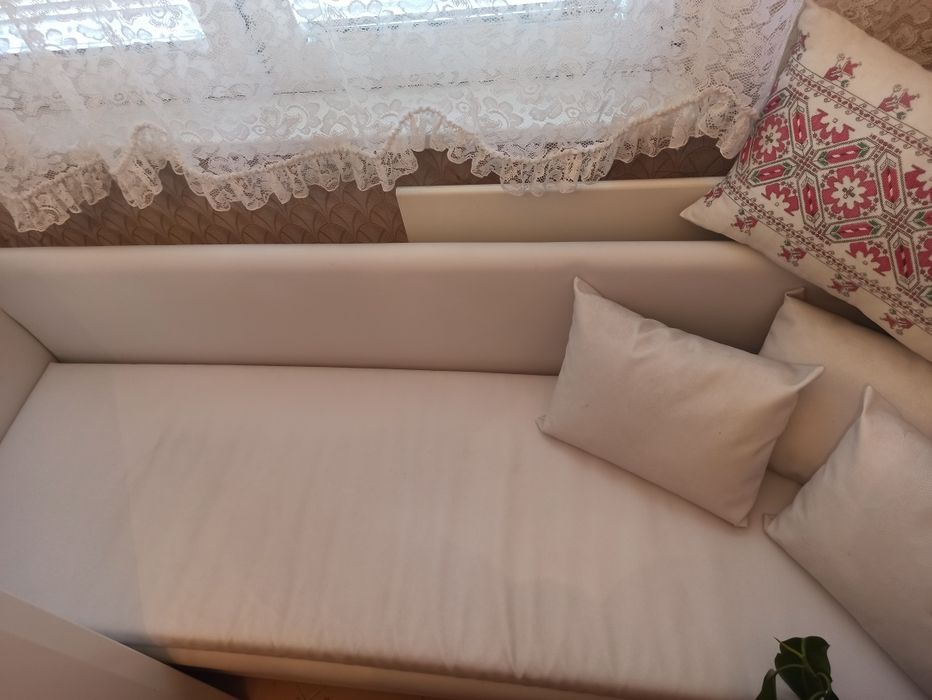 Продавам кухненско диванче,ракла
