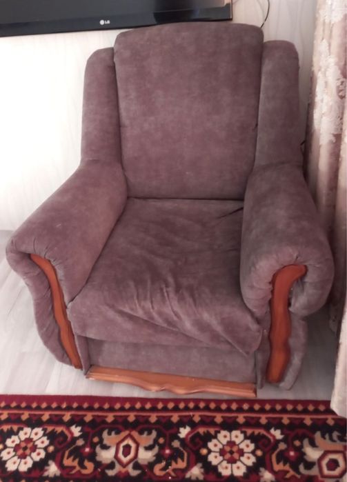 Продам диван и кресла